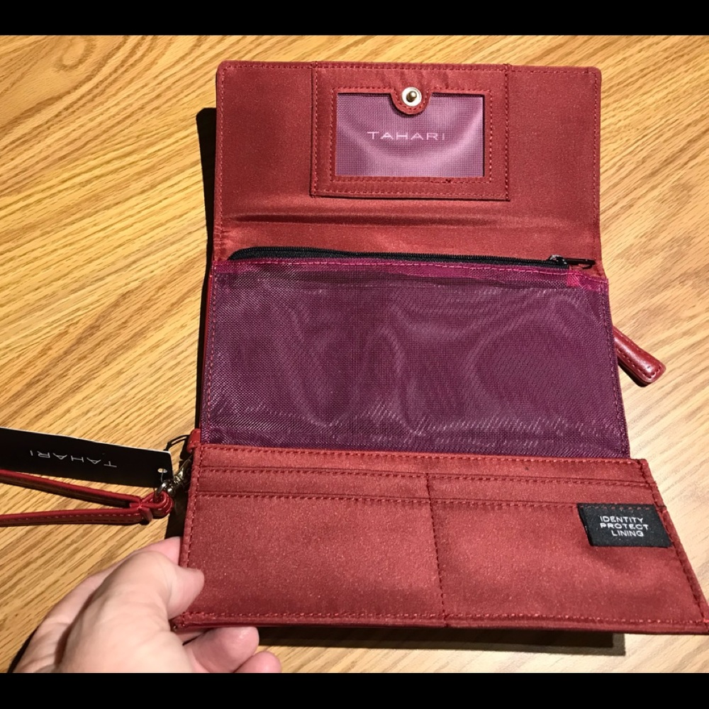 TAHARI Red Trifold Calf Clutch Wallet Wristlet NWT - Picture 4 of 5